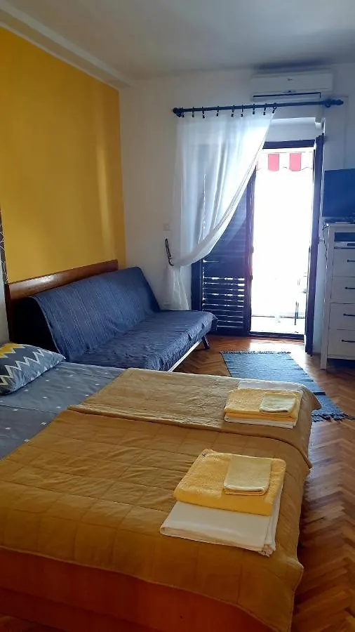 Apartment In Jadranovo With Sea View, Balcony, Air Conditioning, Wi-Fi