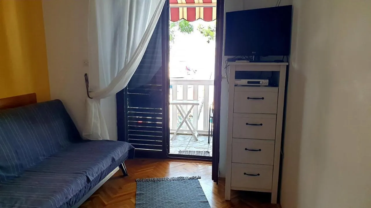 Apartment In Jadranovo With Sea View, Balcony, Air Conditioning, Wi-Fi