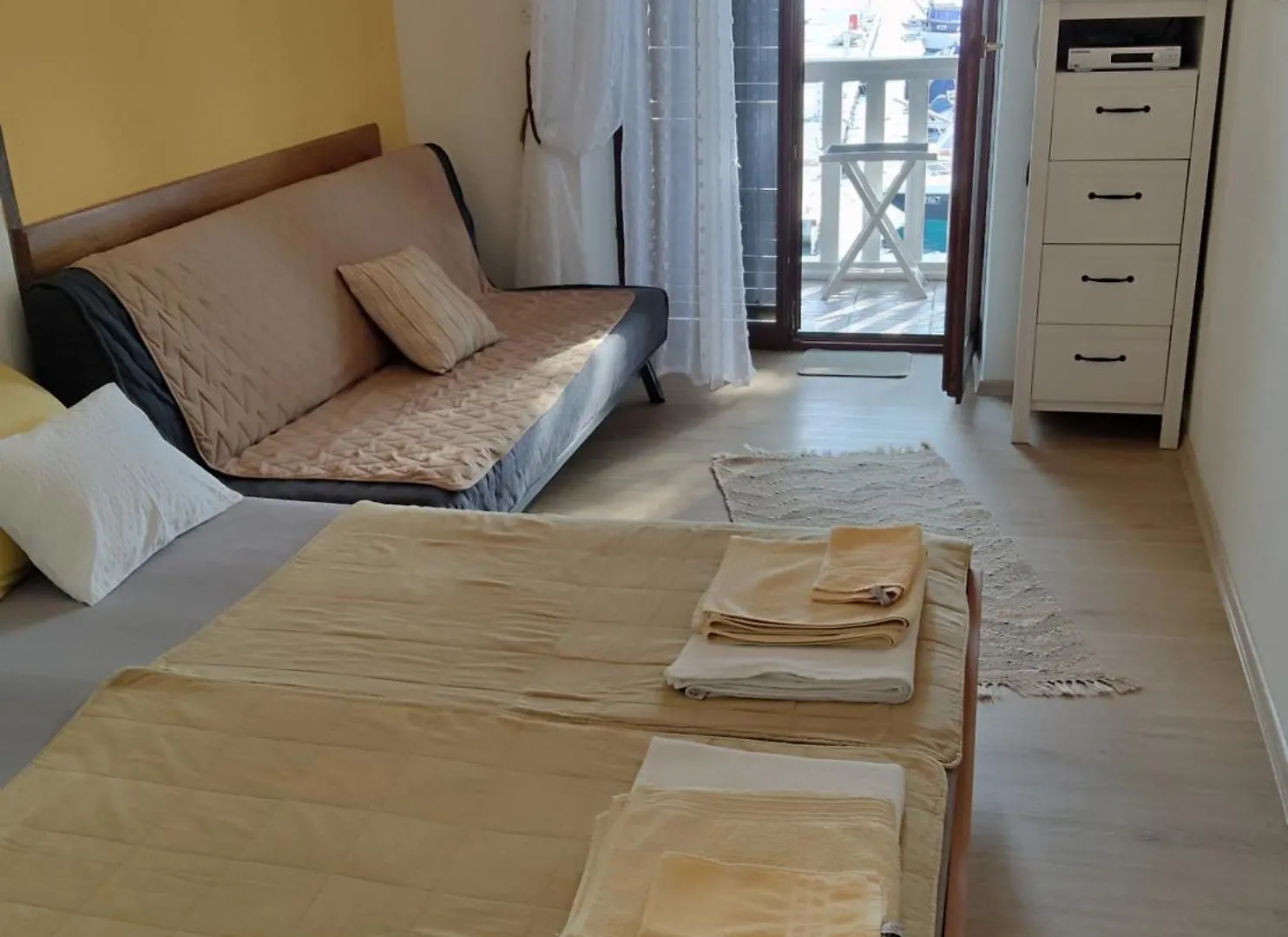 Apartment In Jadranovo With Sea View, Balcony, Air Conditioning, Wi-Fi